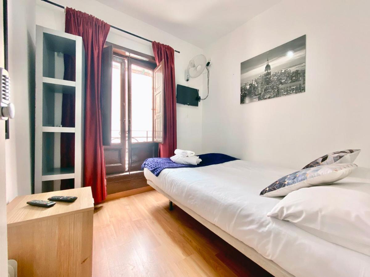 Gran Via Sol Rooms Madrid Exterior foto